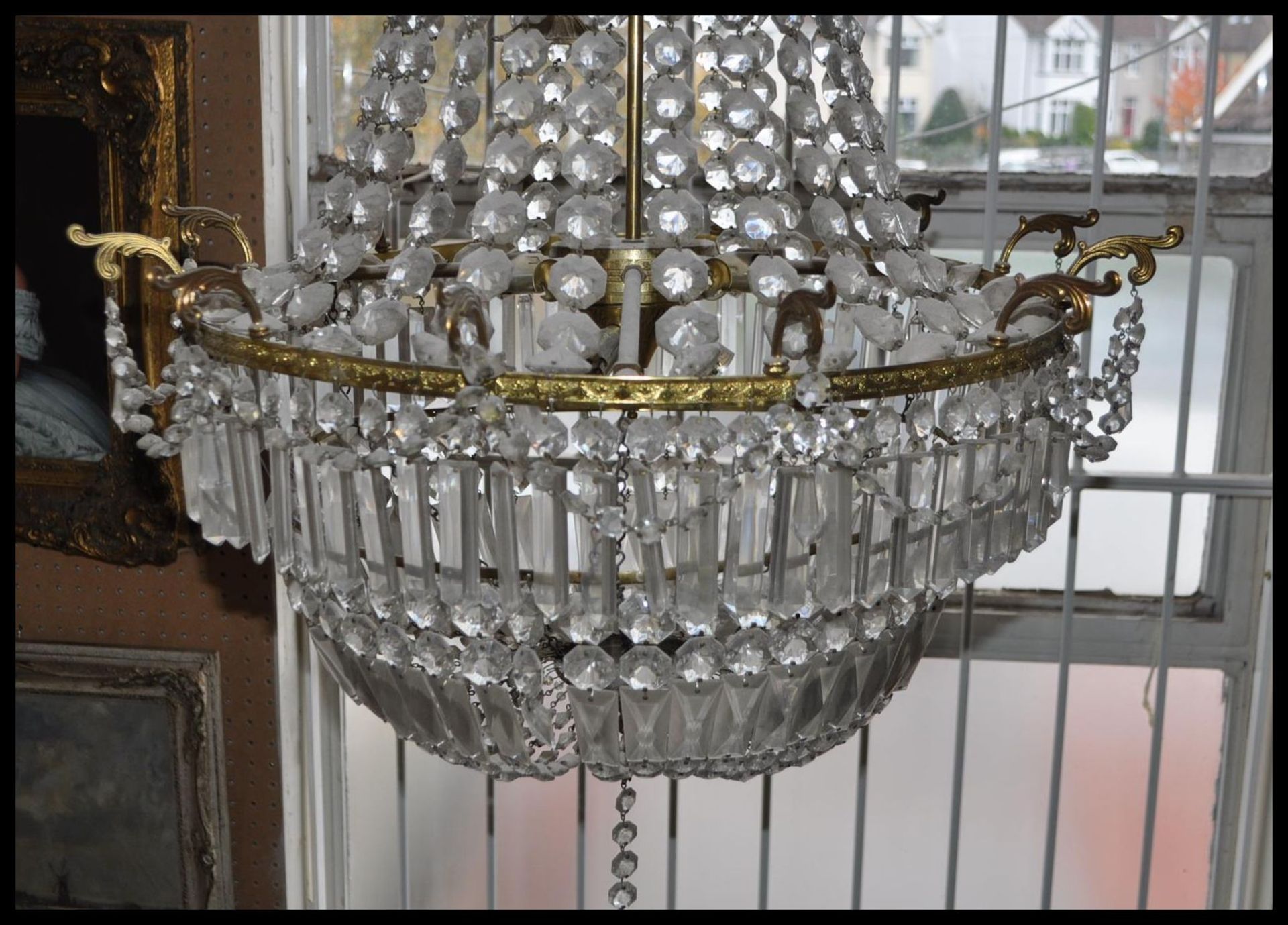 PAIR OF LARGE FACET CUT GLASS AND BRASS ELECTROLIER CHANDELIERS - Bild 8 aus 8