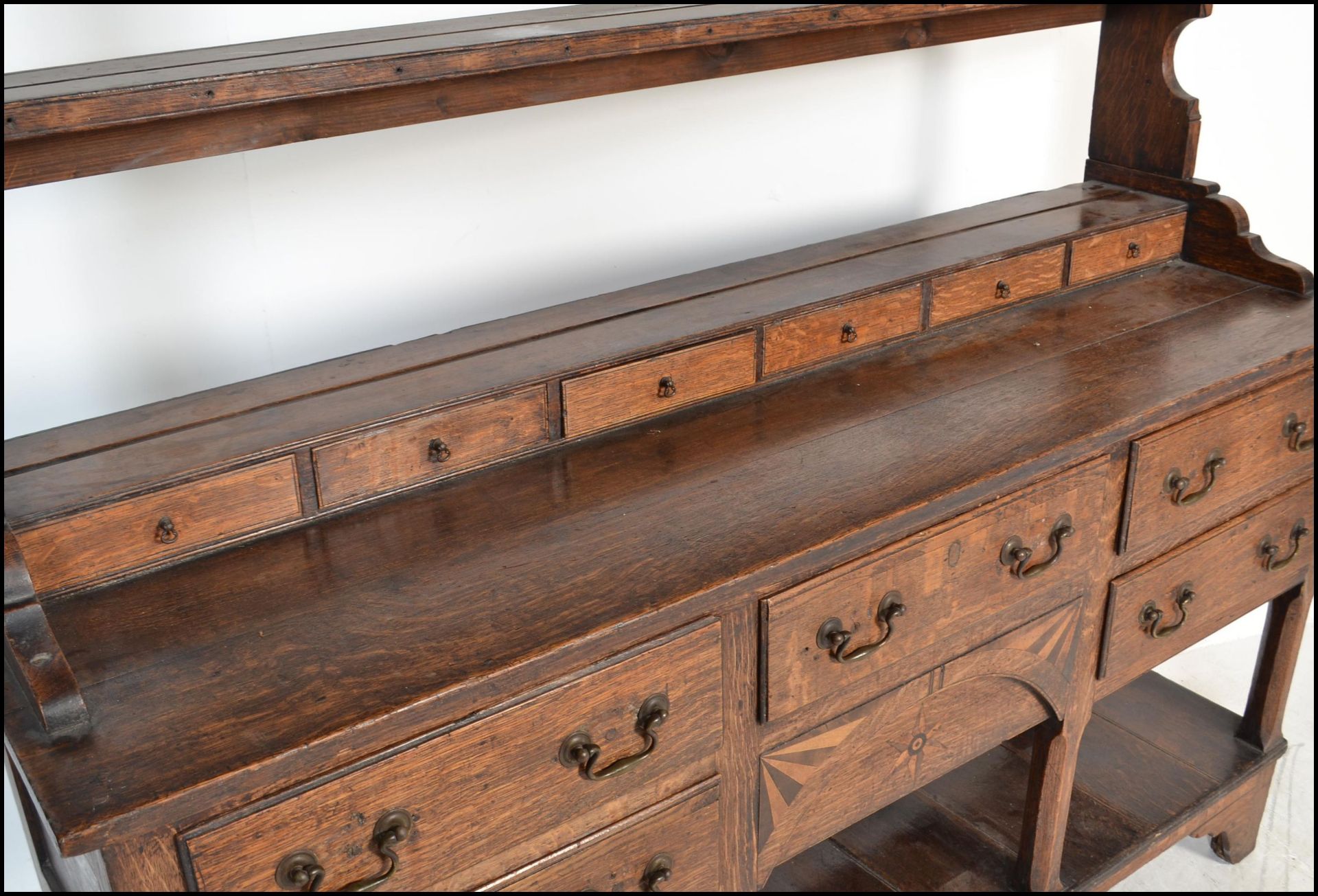 18TH CENTURY GEORGE III COUNTRY OAK LINE INLAID DRESSER - Bild 6 aus 13