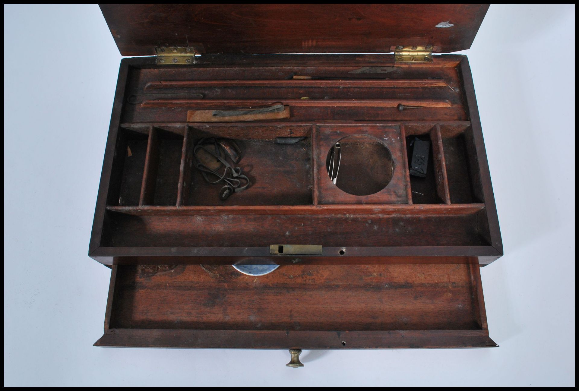 LATE 18TH CENTURY GEORGE III MAHOGANY INLAID ARTISTS BOX - PAINTBOX - Bild 3 aus 5