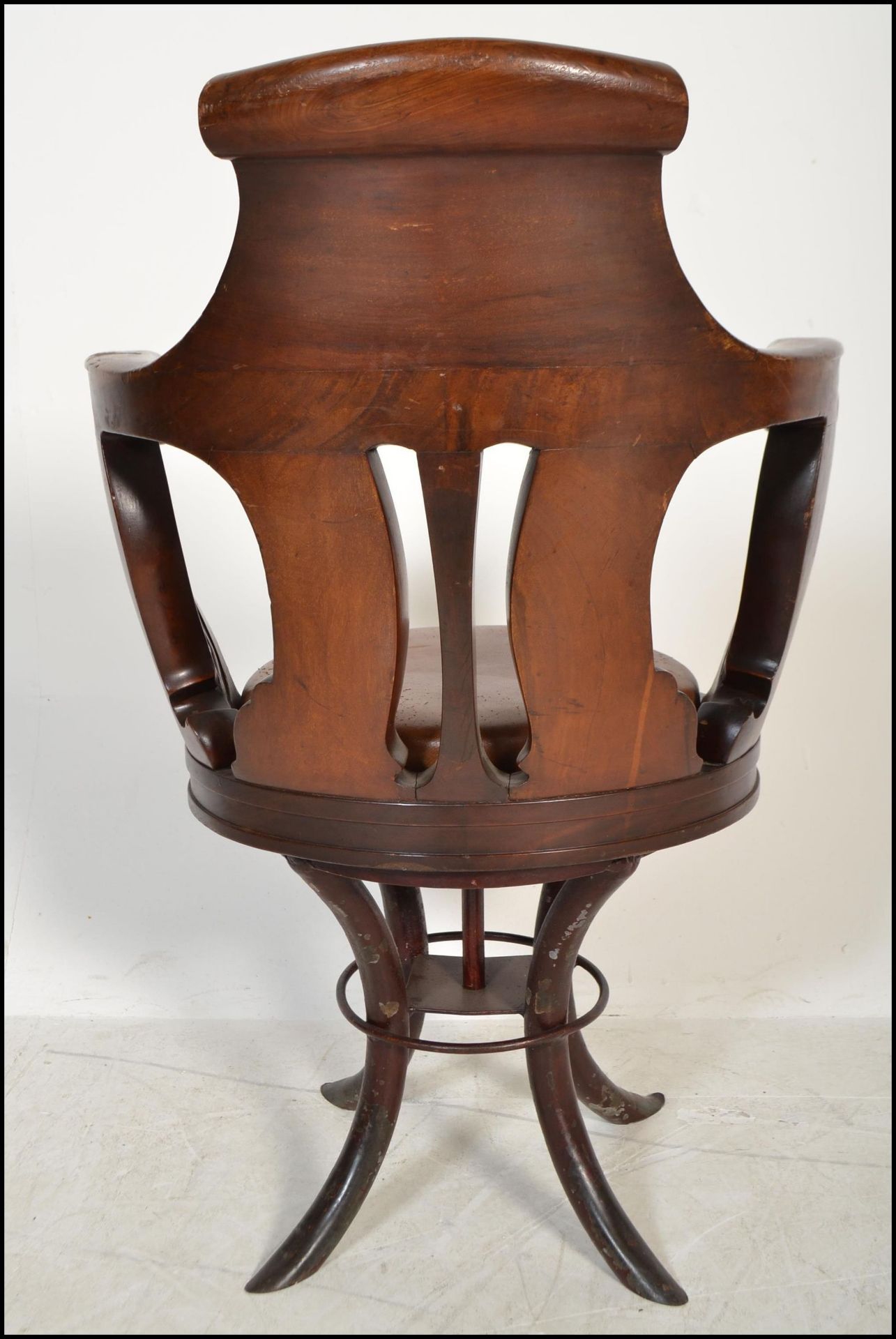 19TH CENTURY VICTORIAN MAHOGANY AND LEATHER CAPTAINS CHAIR - Bild 4 aus 8