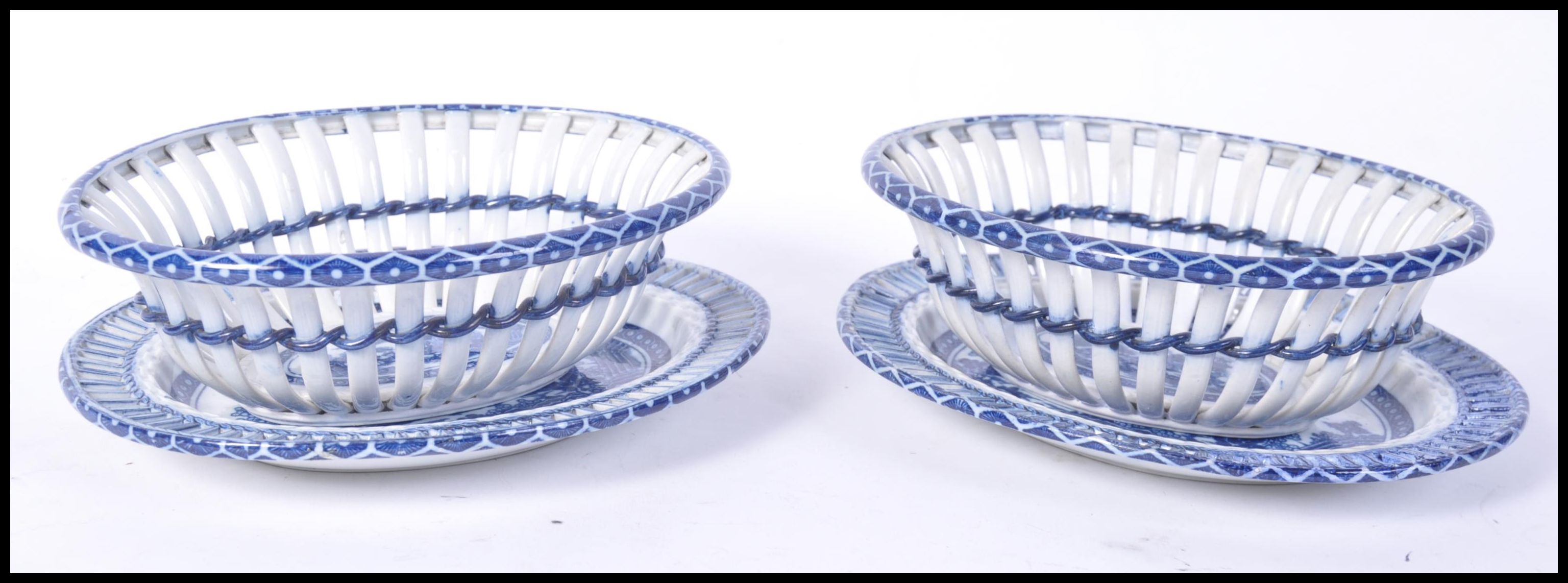 18TH CENTURY CAUGHLEY PORCELAIN BLUE & WHITE CHESTNUT BASKET AND STANDS - Image 2 of 6