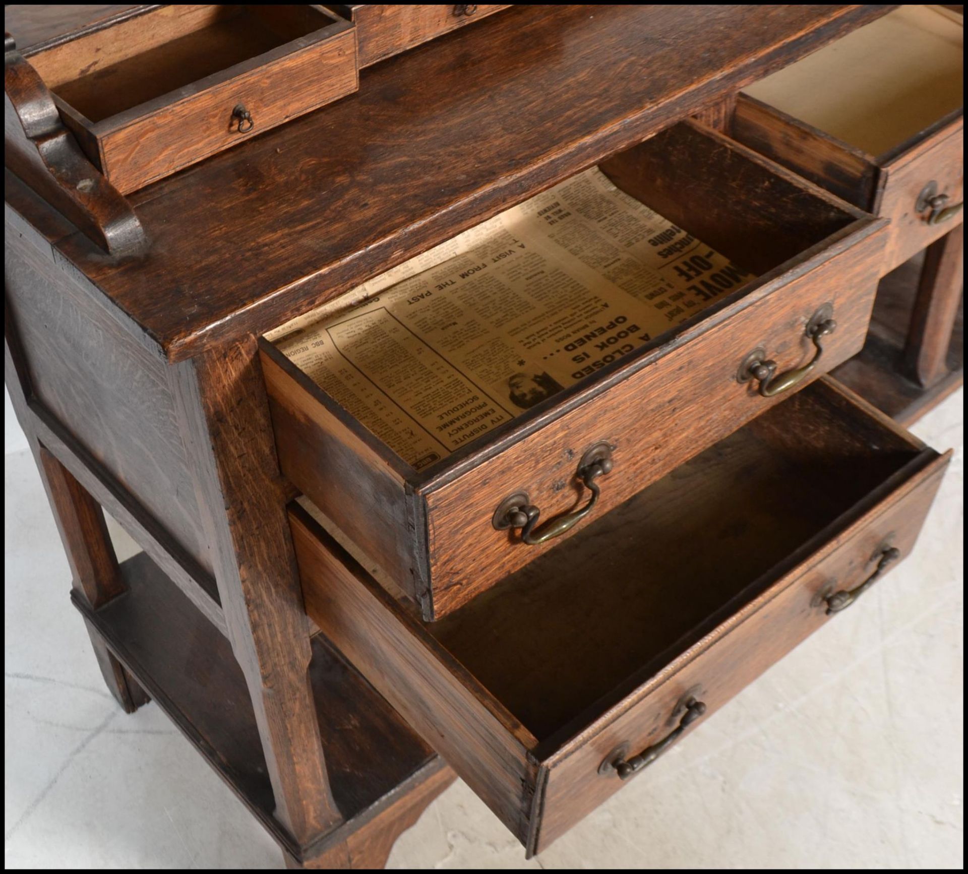 18TH CENTURY GEORGE III COUNTRY OAK LINE INLAID DRESSER - Bild 8 aus 13