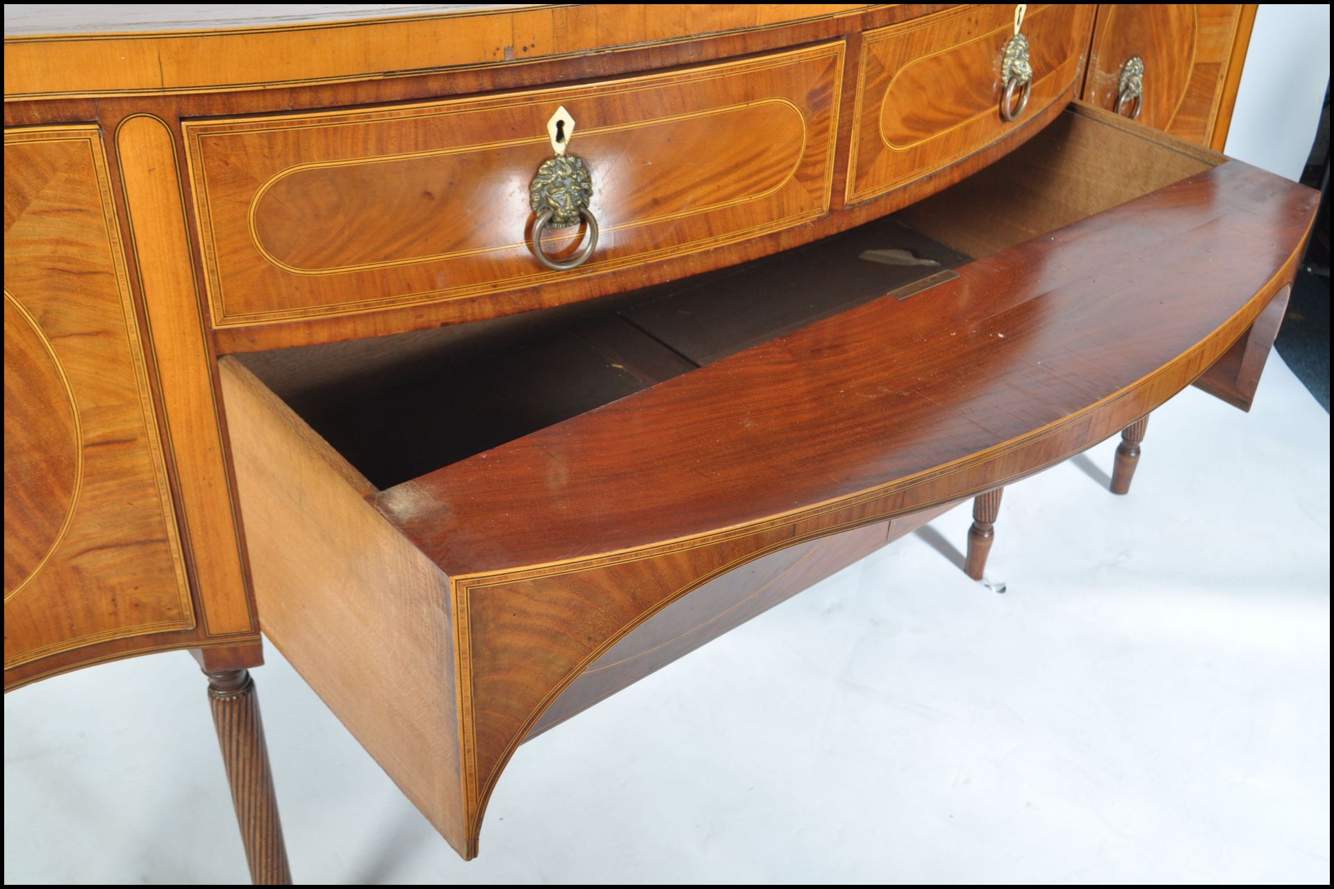 18TH CENTURY GEORGE III LINE INLAID MAHOGANY SERPE - Bild 7 aus 9