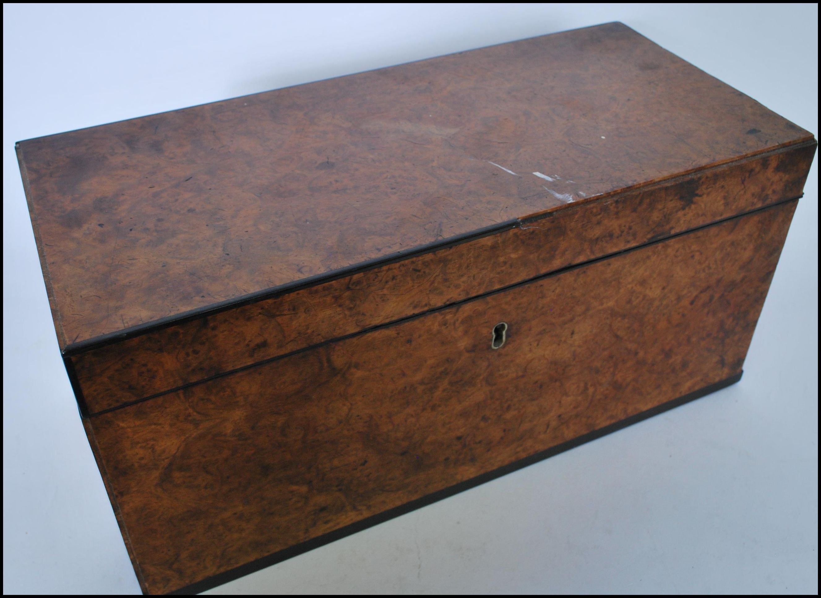 19TH CENTURY GEORGE III WALNUT TEA CADDY BOX OF RECTANGULAR FORM - Image 5 of 11