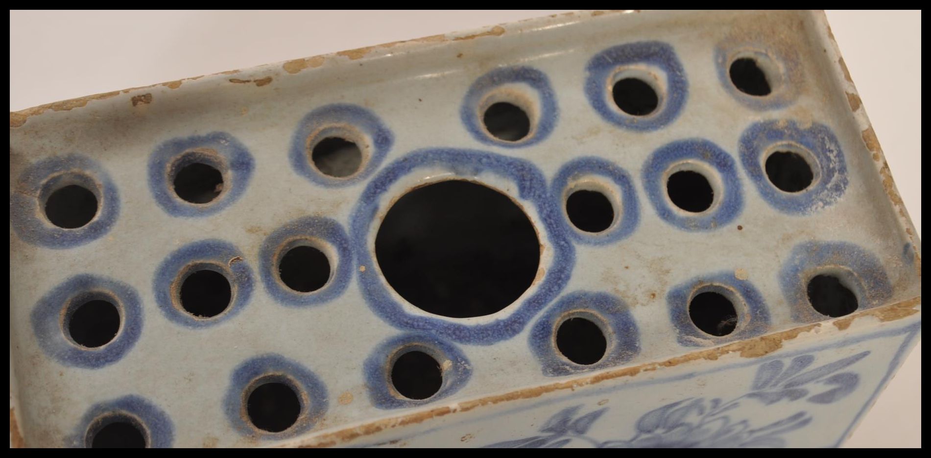 18TH CENTURY ENGLISH DELFT BLUE AND WHITE FLOWER BRICK - Image 5 of 5