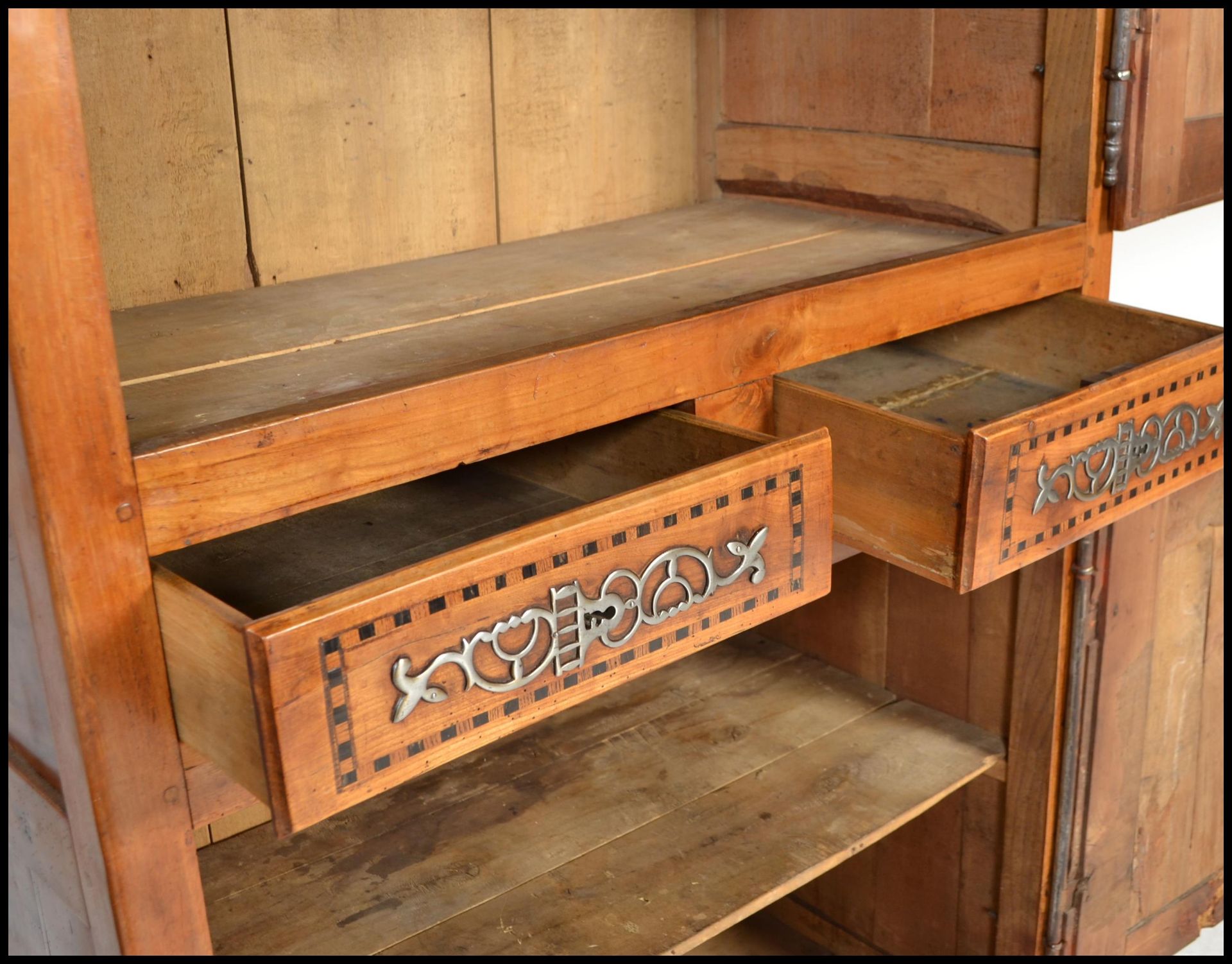 18TH CENTURY OAK / CHESTNUT BONNETIERE FRENCH CUPBOARD CABINET - Bild 8 aus 8