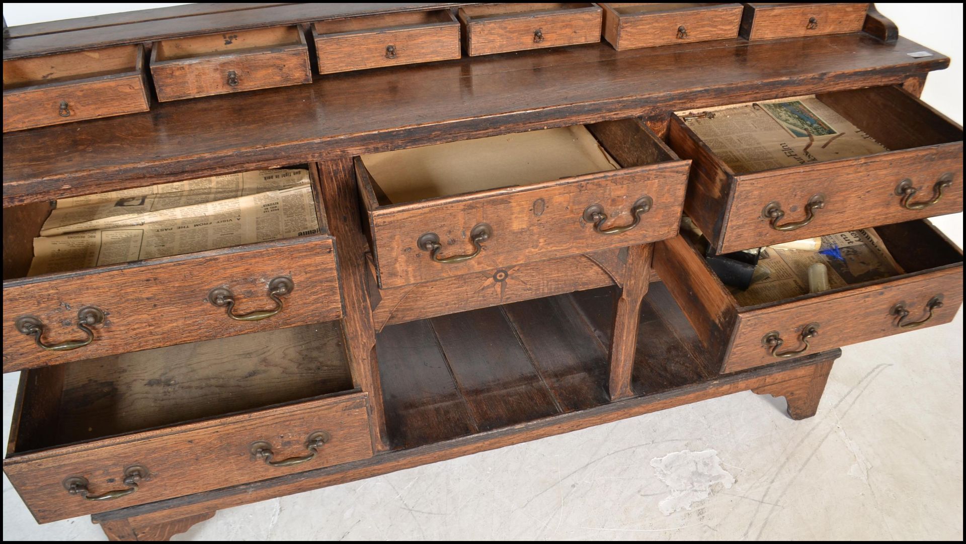 18TH CENTURY GEORGE III COUNTRY OAK LINE INLAID DRESSER - Bild 10 aus 13