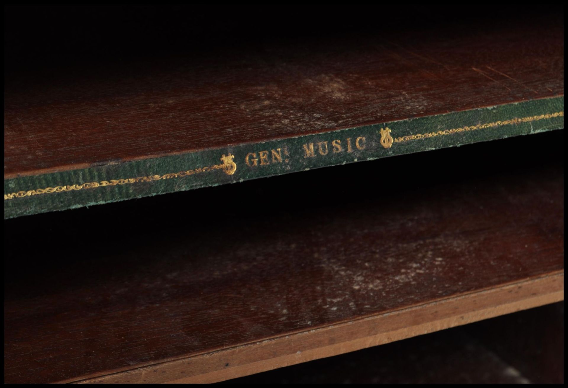 HIGH VICTORIAN WALNUT & TUNBRIDGE INLAID MUSIC CABINET - Bild 7 aus 10