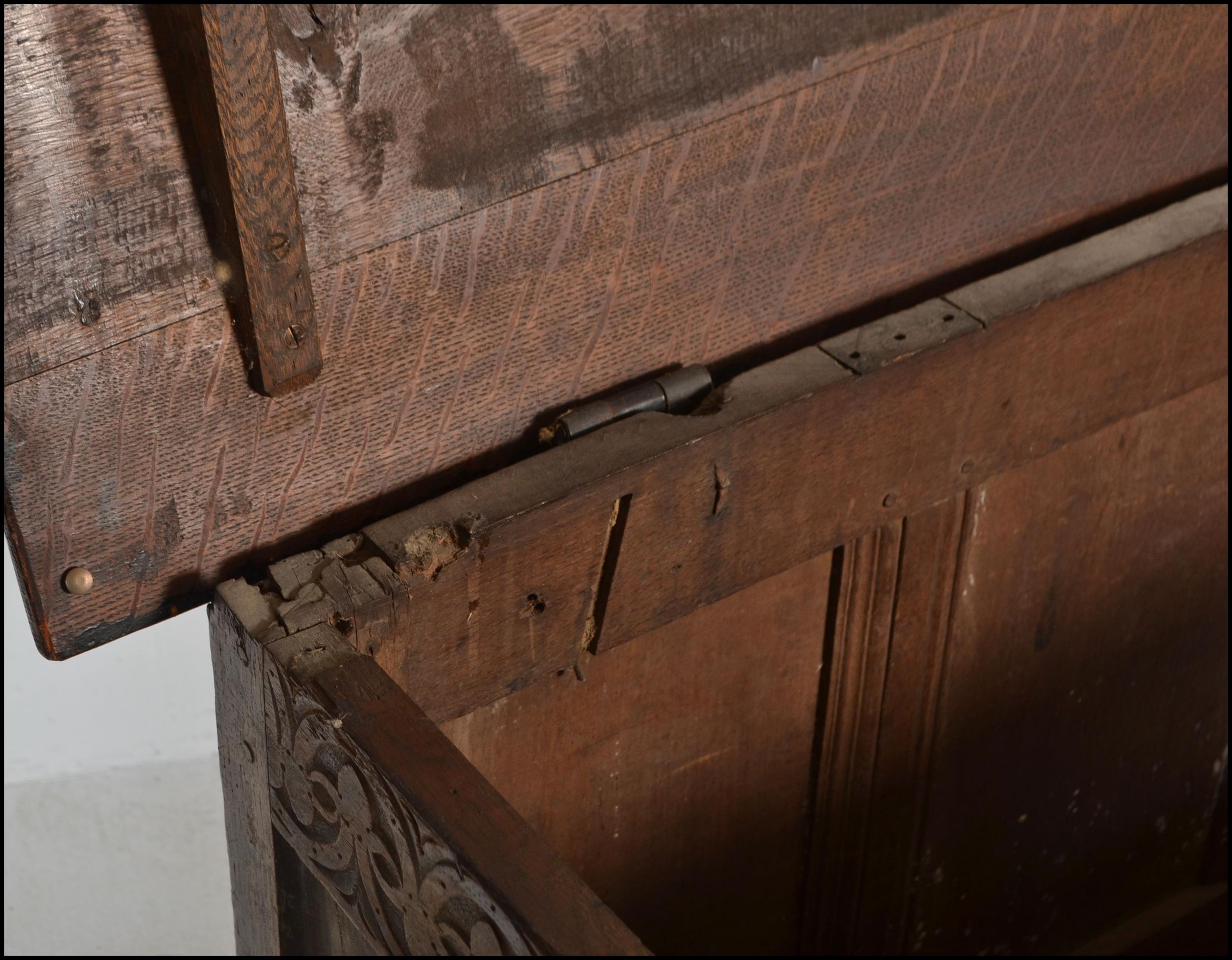 17TH CENTURY CARVED WEST COUNTRY OAK COFFER CHEST - BLANKET BOX - Image 5 of 8