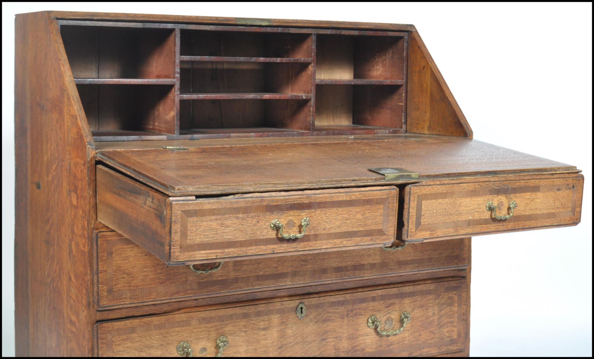 18TH CENTURY NORTH COUNTRY OAK CROSSBANDED BUREAU - Bild 3 aus 6