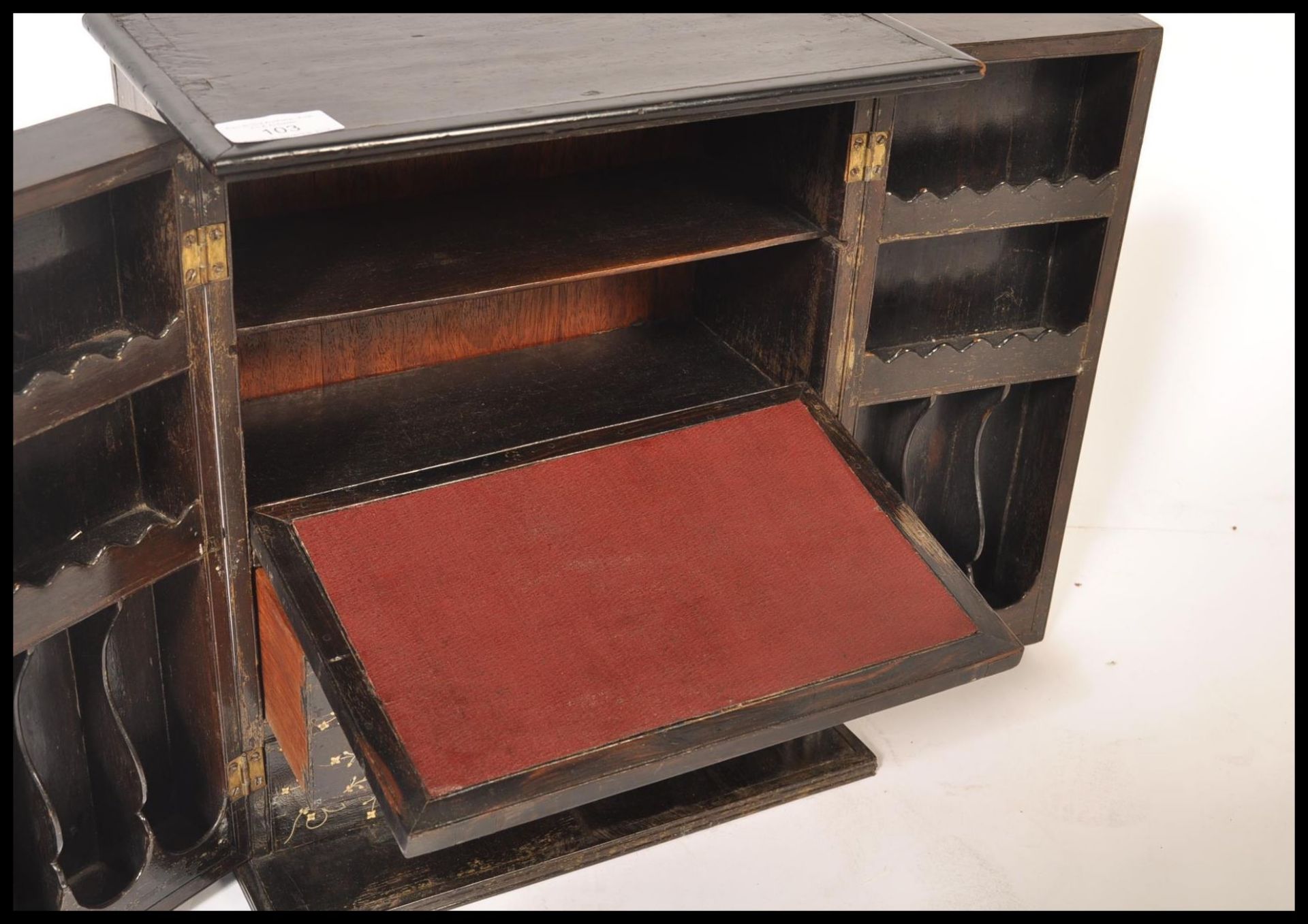 An early 19th century Anglo Indian / Colonial hardwood and ivory inlaid table top cabinet. The - Bild 4 aus 5