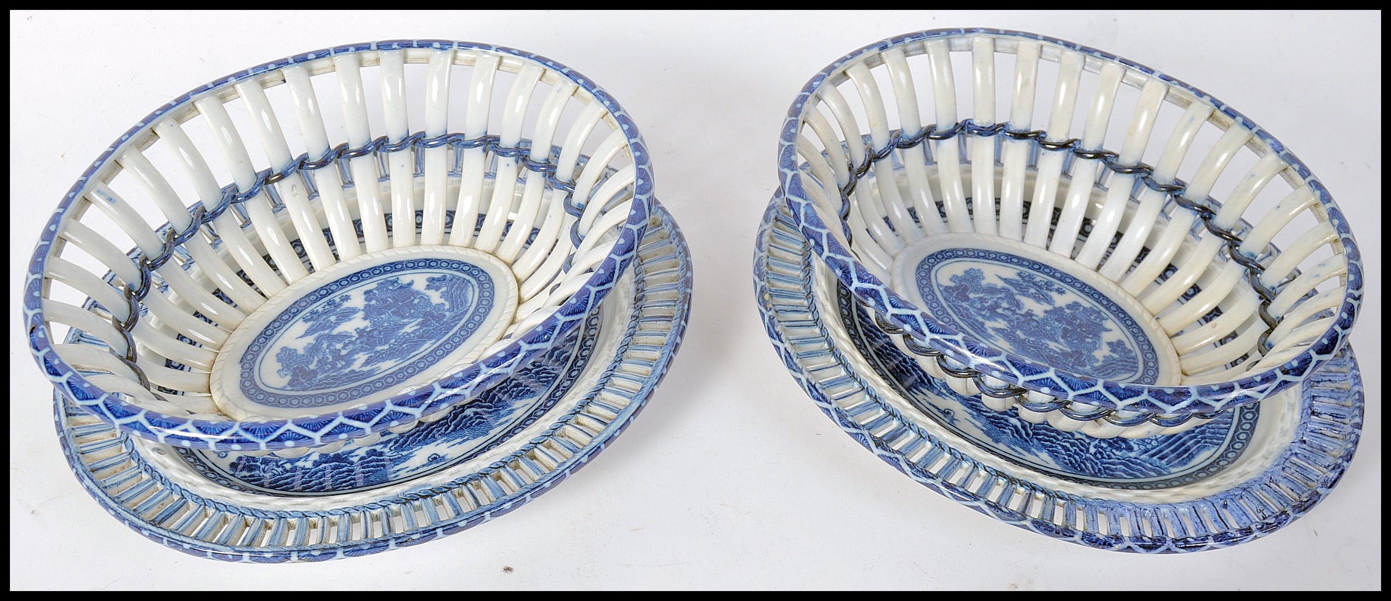 18TH CENTURY CAUGHLEY PORCELAIN BLUE & WHITE CHESTNUT BASKET AND STANDS