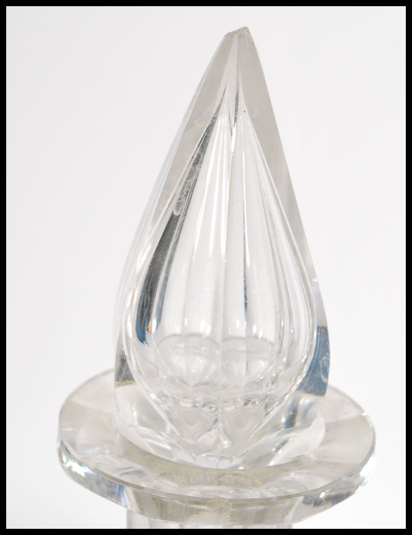 An early 19th Century English heavy cut glass Claret Jug / decanter with fitted stopper, riveted - Image 4 of 5