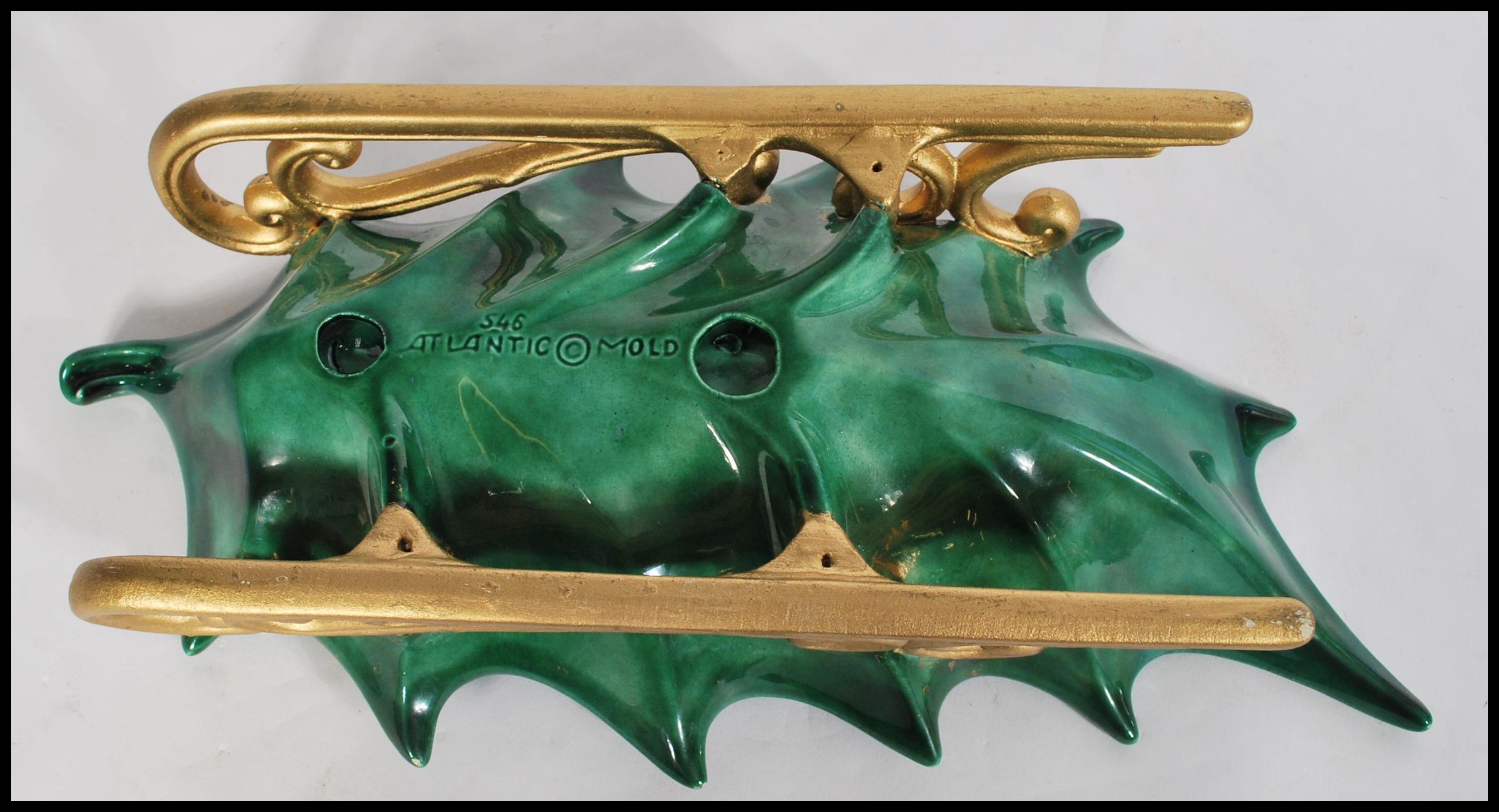 A vintage 20th century ceramic Christmas decoration in the form of a large holly leaf raised on gilt - Image 4 of 5
