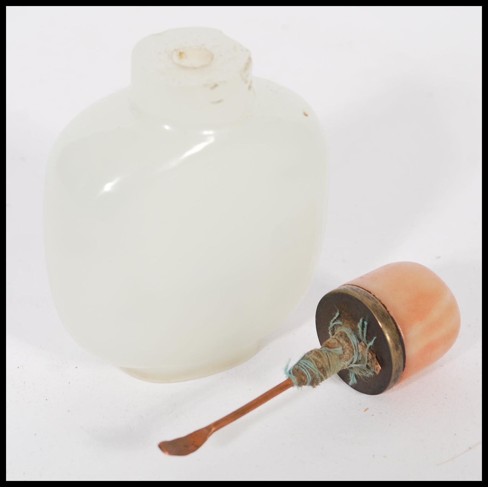 A 19th century Chinese white / light green jade snuff bottle with red coral top complete with - Image 3 of 4