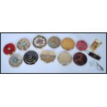 A selection of assorted vintage 20th century compacts including Stratton to include two compacts