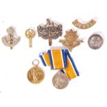 ASSORTED WWI FIRST WORLD WAR MILITARIA - MEDALS & BADGES