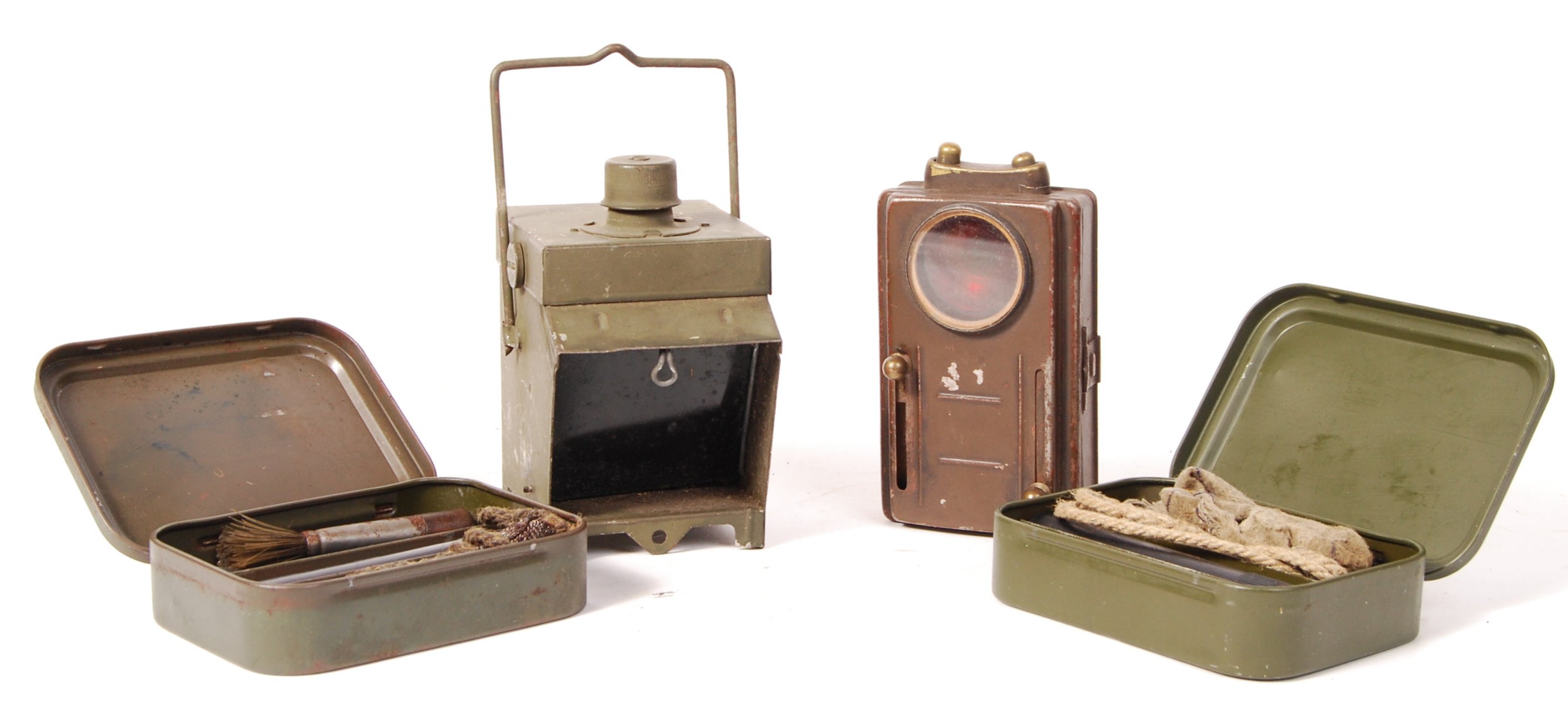 VINTAGE MILITARY SIGNALLING LAMPS & RIFLE CLEANING KITS
