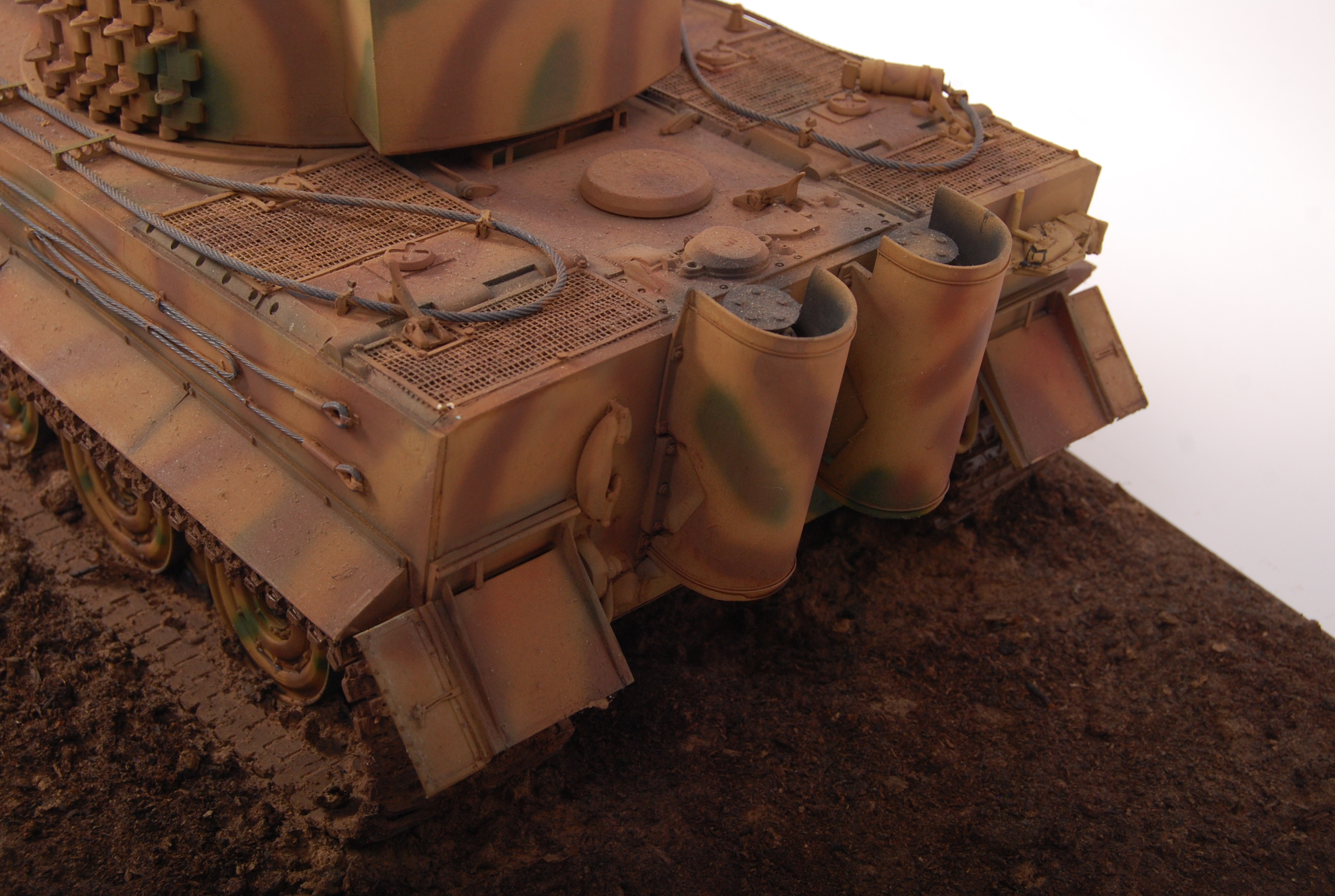MUSEUM QUALITY TIGER TANK WWII MILITARY MODEL DIORAMA - Image 3 of 5
