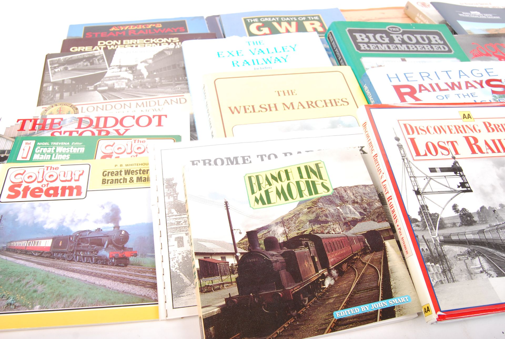 LARGE COLLECTION OF 20TH CENTURY RAILWAY RELATED BOOKS - Bild 6 aus 6