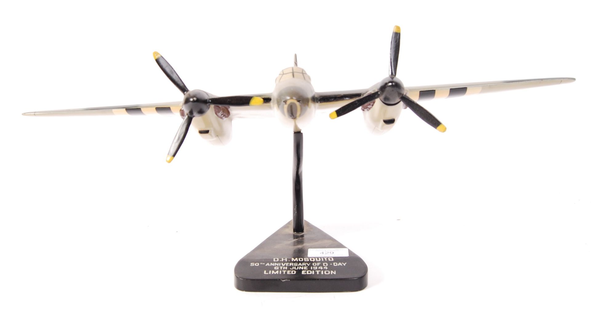 SUPERB BRAVO DELTA STYLE MODEL 1:28 SCALE D.H. MOSQUITO - Bild 3 aus 5