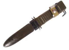 US UNITED STATES MILITARY M8A1 COMBAT FIGHTING KNIFE AND SCABBARD