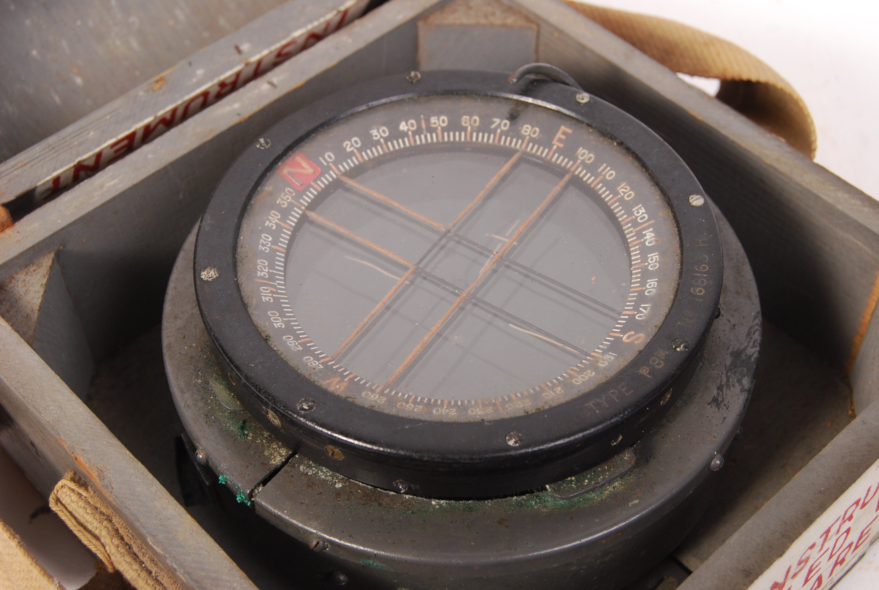 RARE WWII SECOND WORLD WAR AIRCRAFT NAVIGATOR'S BOXED COMPASS - Image 3 of 4