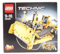 LEGO TECHNIC SET 42028 ' BULLDOZER ' SEALED