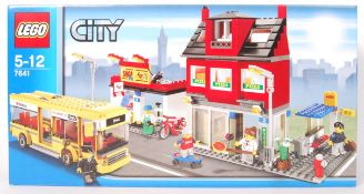 LEGO CITY SET NO. 7641 CITY CORNER