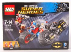 LEGO DC COMICS SUPER HEROES 76053 ' BATMAN : GOTHAM CITY CYCLE CHASE '
