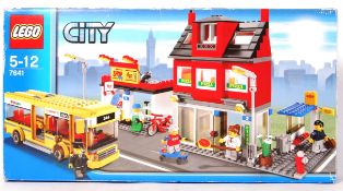 LEGO CITY SET NO. 7641 CITY CORNER