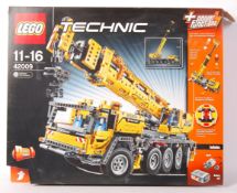 LEGO TECHNIC BOXED SET 42009 MOBILE CRANE MKII