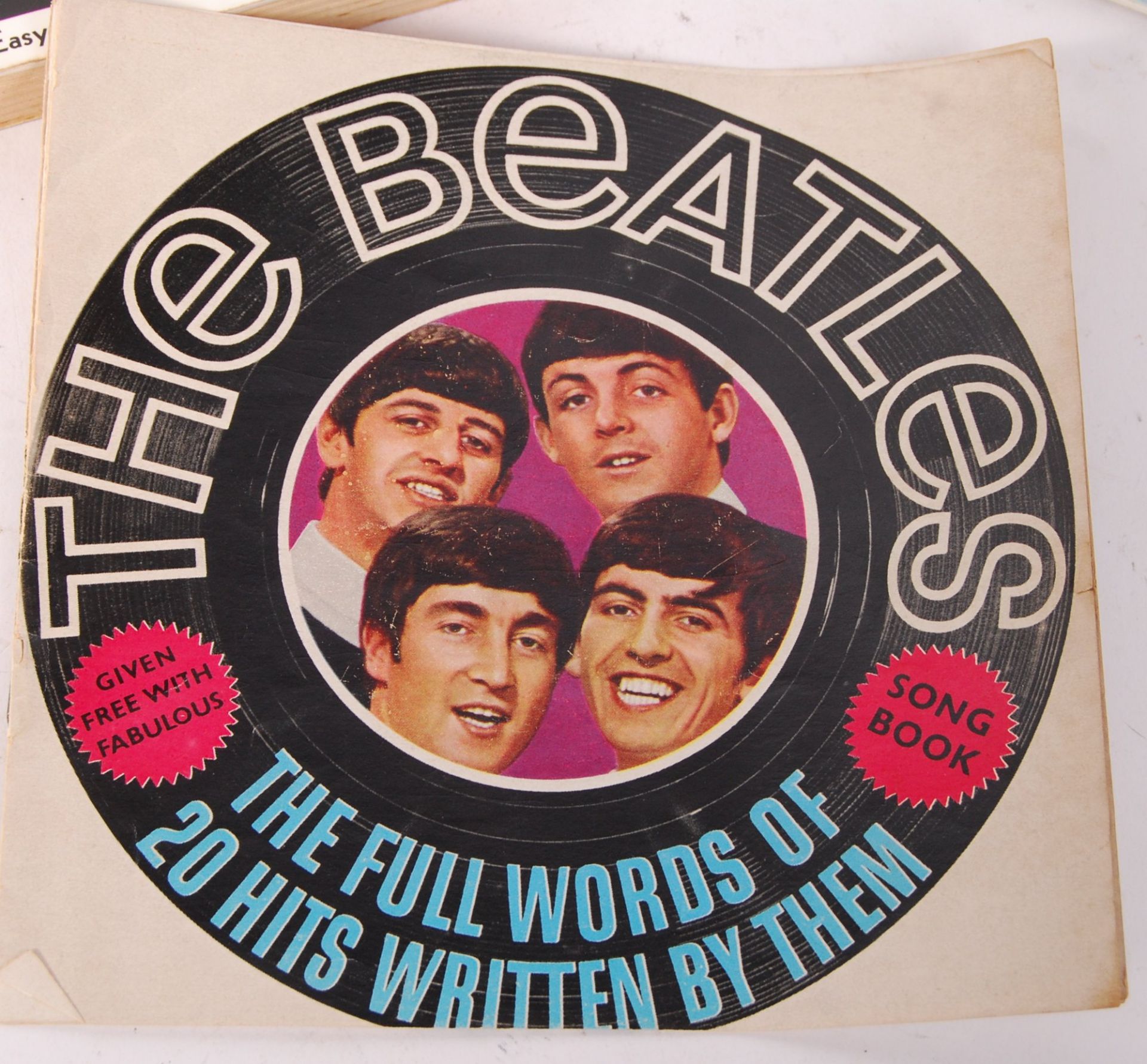 THE BEATLES - ASSORTED PUBLICATIONS & BOOKS - Bild 3 aus 4