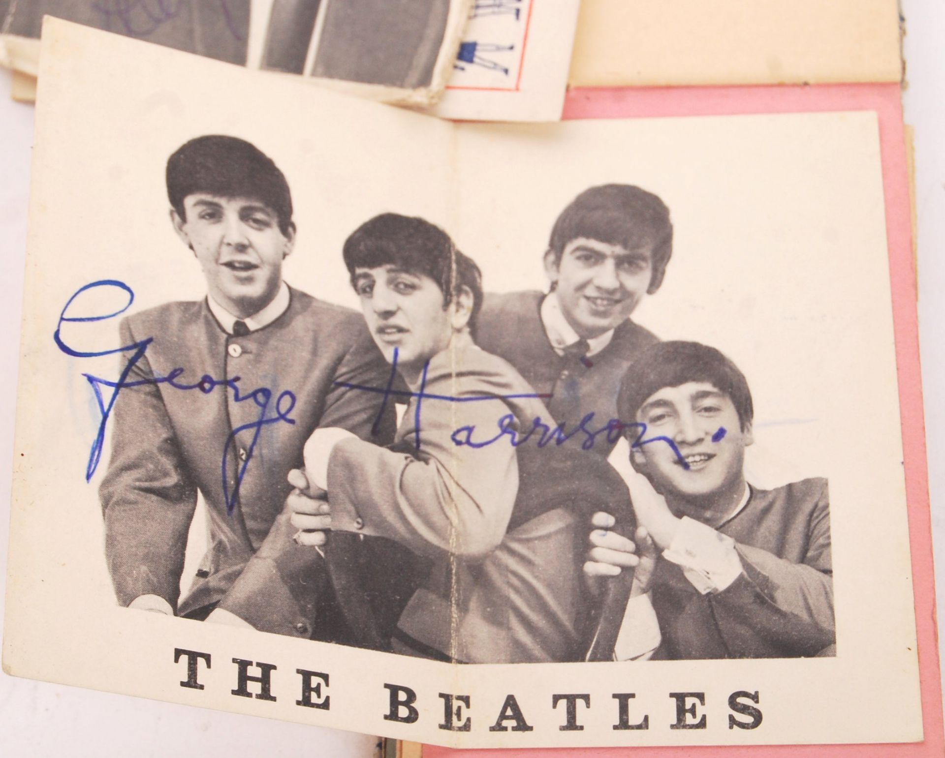INCREDIBLY RARE PERSONAL BEATLES AUTOGRAPH COLLECTION & RELATED - Bild 4 aus 12