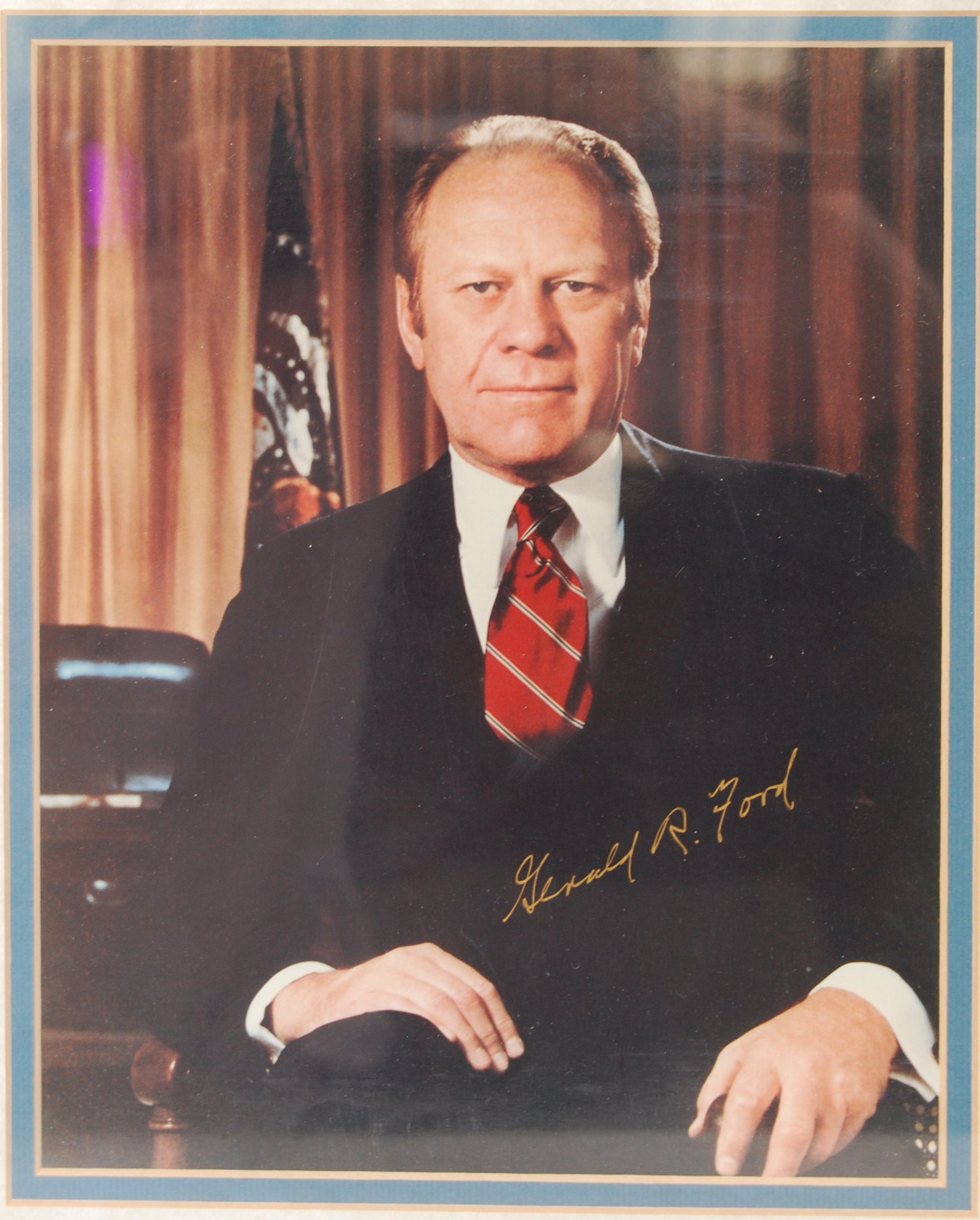 GERALD R. FORD PRESIDENT OF THE U.S. 1974 SIGNED PUBLICITY PHOTO - Image 3 of 3