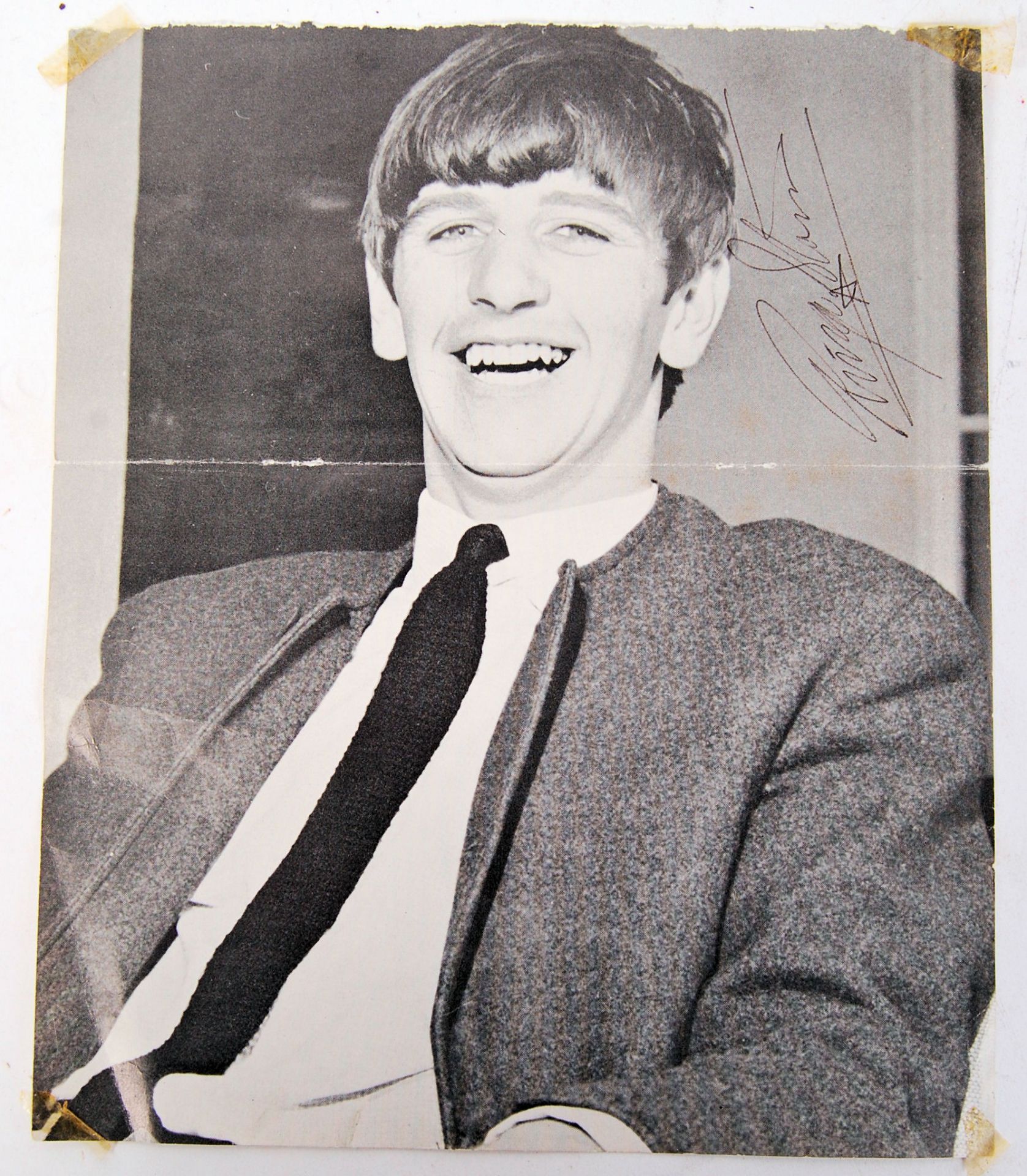 RARE ORIGINAL THE BEATLES RINGO STARR SIGNED MAGAZINE PHOTOGRAPH