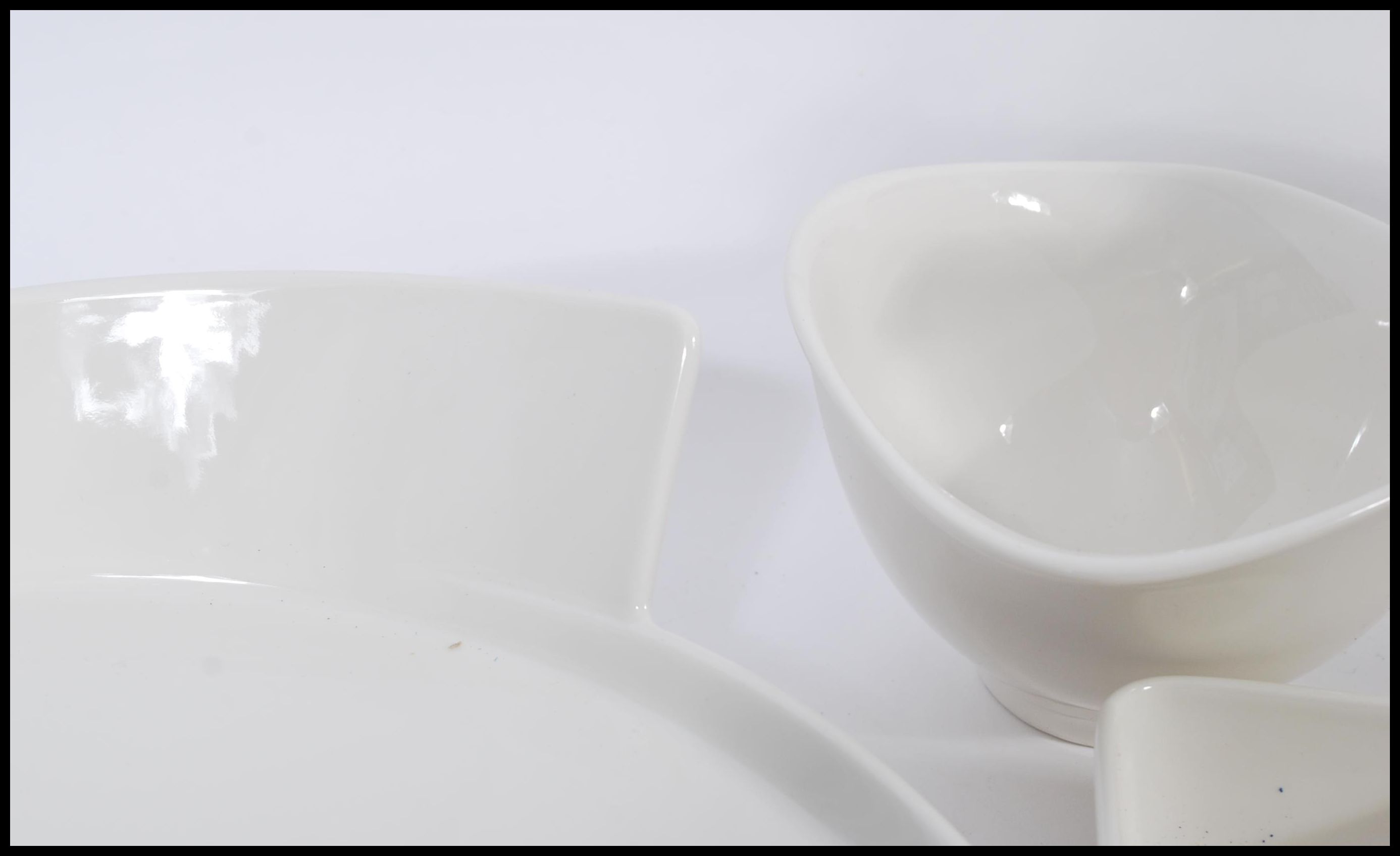 A Villeroy & Boch ' New Wave Premium ' part dinner and tea service, consisting of tea pot, serving - Image 2 of 7