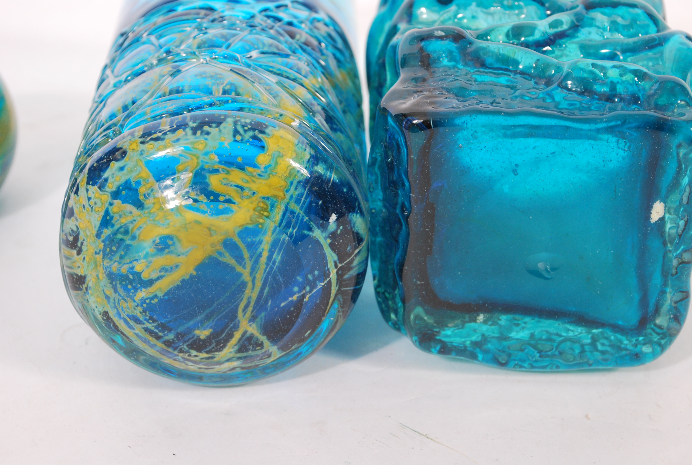 A selection of Mdina glassware to include a green and yellow swirl paperweight, two swirl - Image 5 of 5