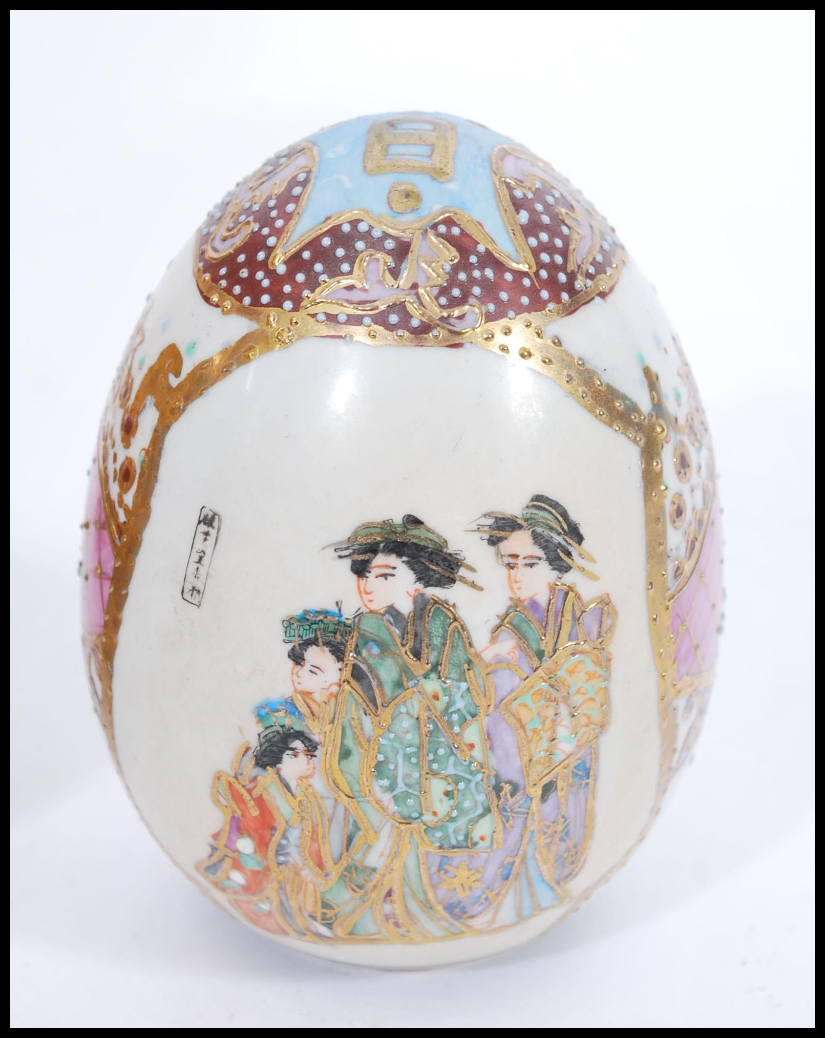 A group of three vintage 20th century Japanese ceramic eggs to include a large example on ebonised - Image 4 of 6
