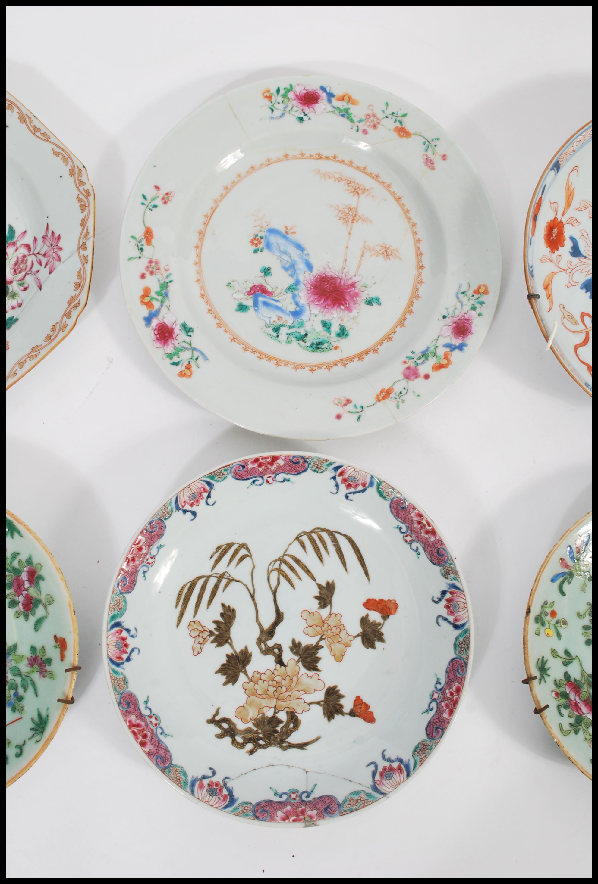 A collection of 18th & 19th century Chinese ceramics to include an Imari plate, famille rose plate - Image 3 of 5