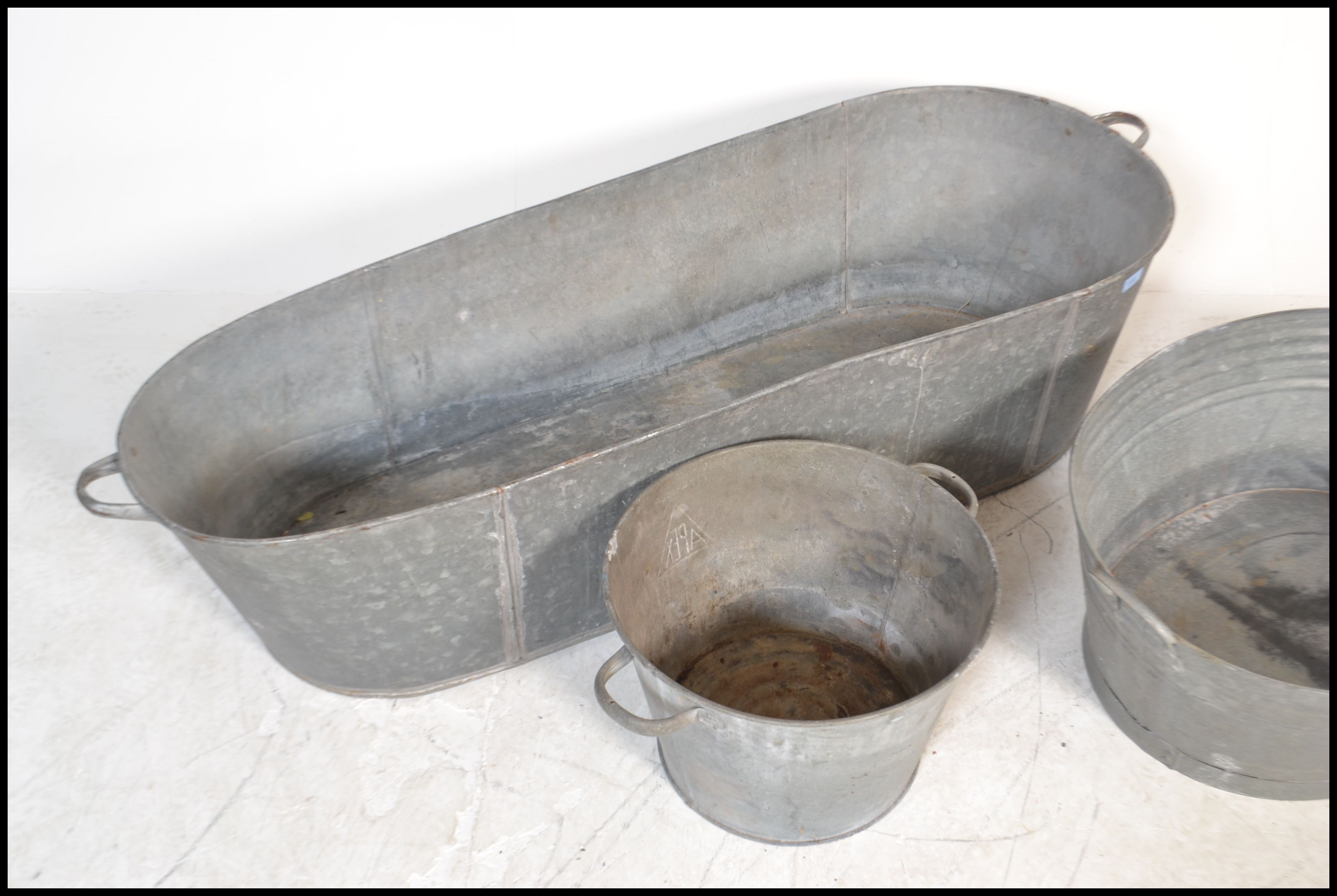 A vintage 20th Century galvanised coffin shaped tin bath of large proportions together with - Image 2 of 3