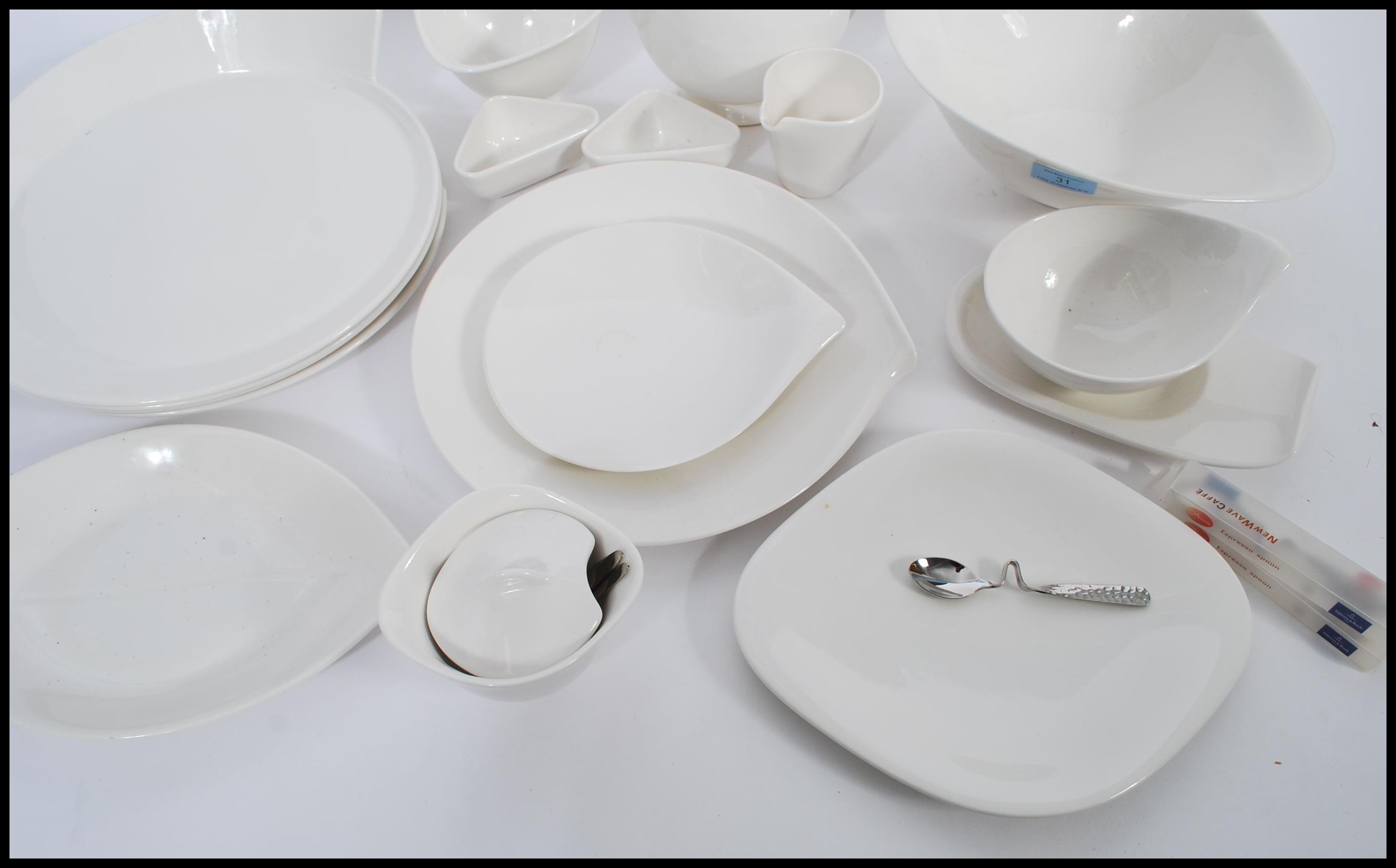 A Villeroy & Boch ' New Wave Premium ' part dinner and tea service, consisting of tea pot, serving - Image 3 of 7