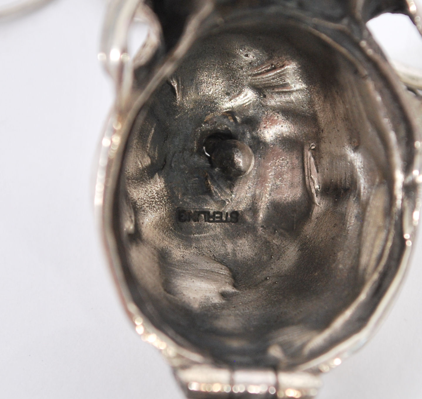 A gentleman's sterling silver albert watch chain having an articulated skull and and skeleton - Image 6 of 6
