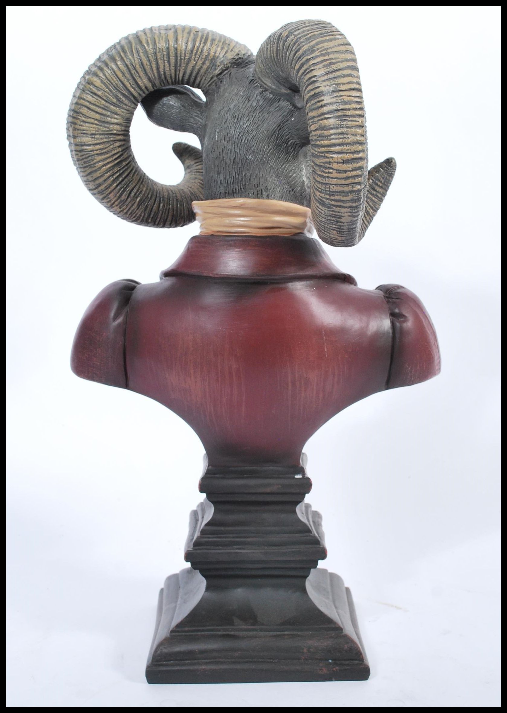 A vintage Victorian style ram bust depicting a detailed rams head in traditional Victorian gents - Image 3 of 4