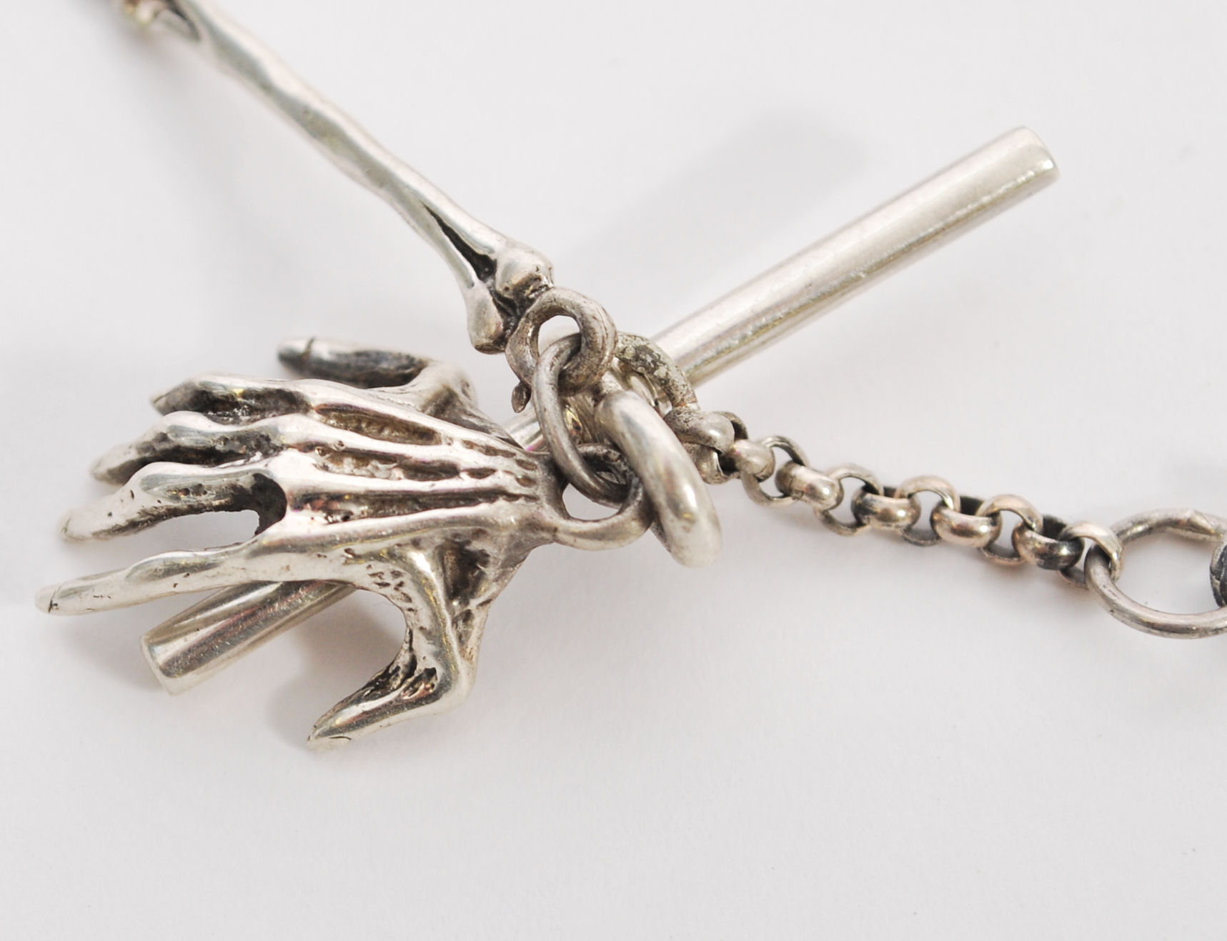 A gentleman's sterling silver albert watch chain having an articulated skull and and skeleton - Image 3 of 6