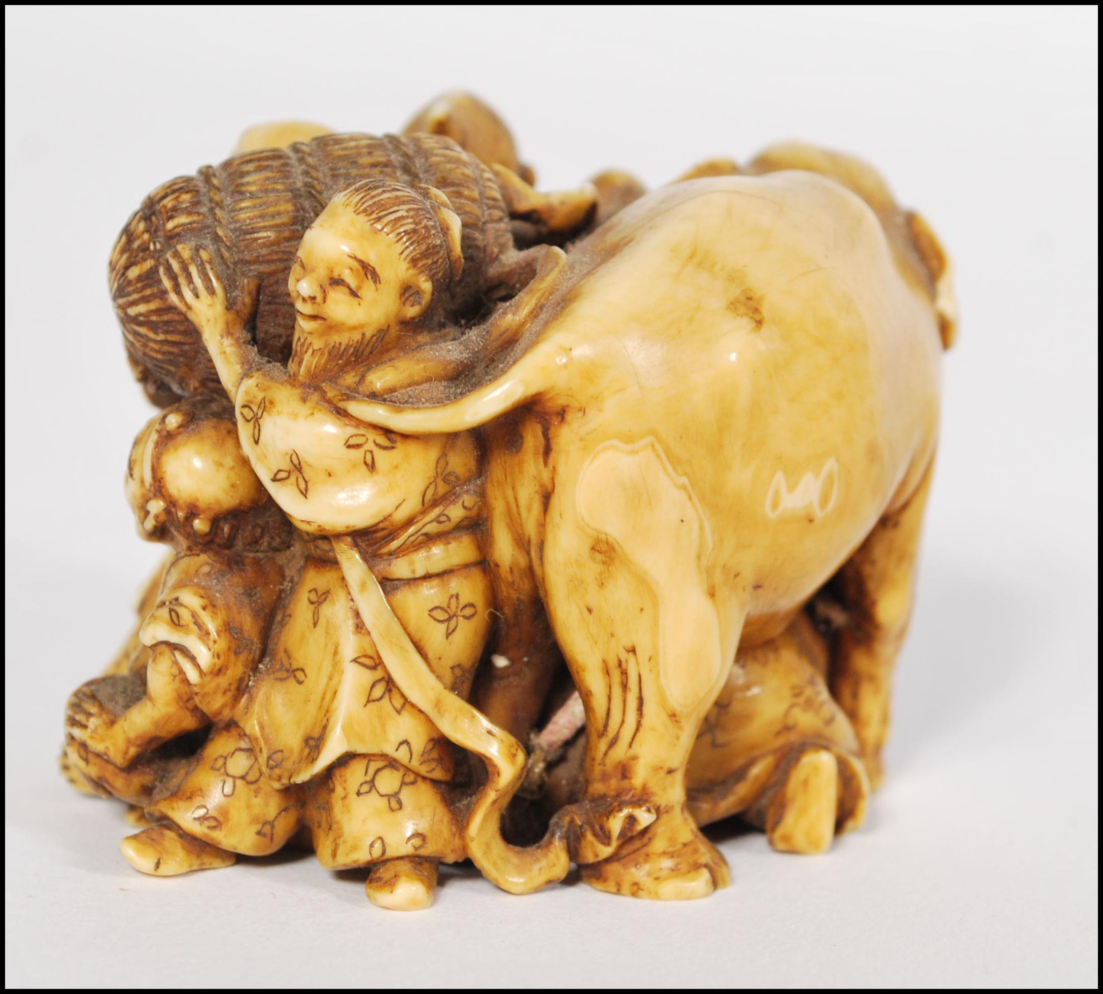 A good qualityÿ Japanese - Tokyo school Japanese Meiji period ivory carved okimono figural group - Image 2 of 8