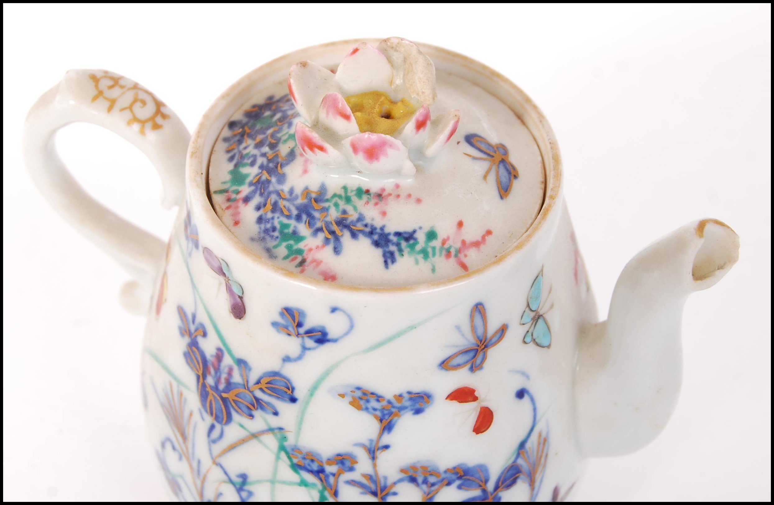 An unusual 18th century Chinese porcelain oriental enamel handpainted decorated teapot of small form - Image 3 of 7