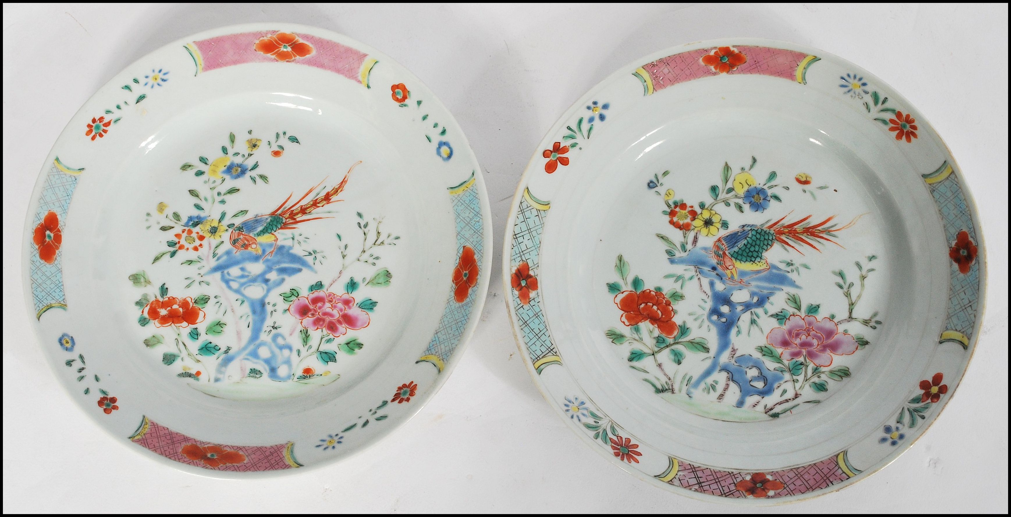 A pair of 17th / 18th century period Chinese Famille Rose / Verte plates - Kangxi period (1662-1722) - Image 5 of 8