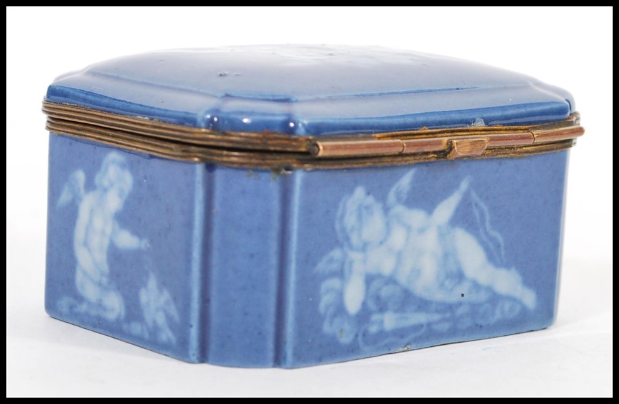 An early 20th Century continental German porcelain blue ceramic casket / trinket box with a pat - Image 2 of 5