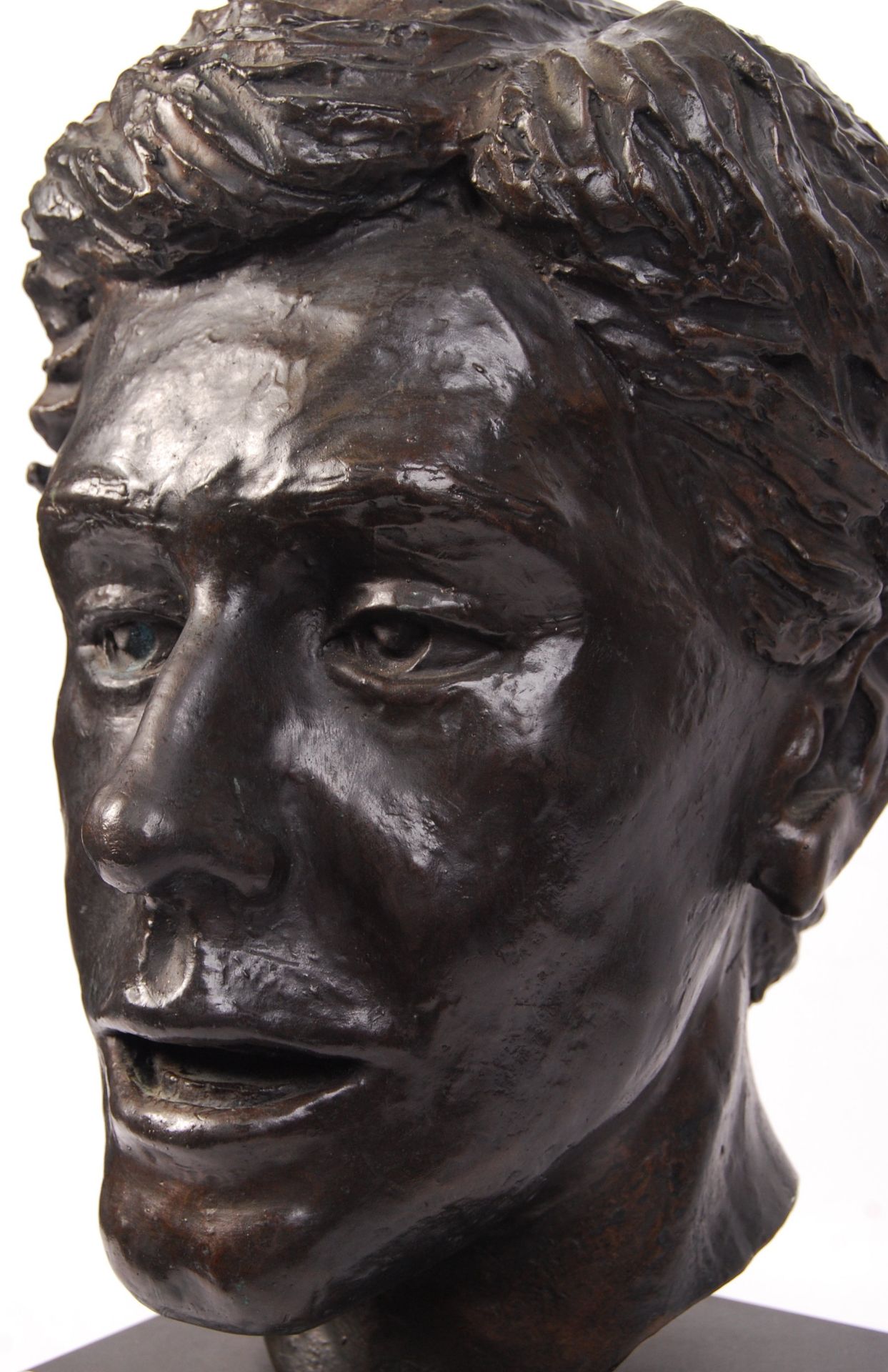 BRONZE CAST BUST OF SIR BOBBY ROBSON CBE ( 1933 - 2009 ) - Bild 3 aus 4